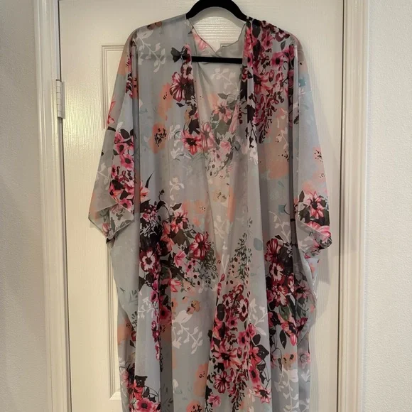 CoverUps Kimonos Bundle plus size approximately 2X - 4X sewn closed side vents - Picture 4 of 4
